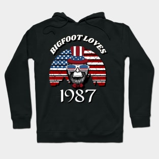 Bigfoot loves America and People born in 1987 Hoodie